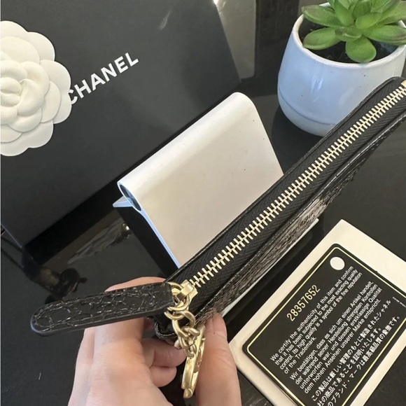 🖤RARE🖤 Chanel CC Calfskin Crocodile Embossed Cosmetic Case Pouch Black G… - Picture 6 of 13